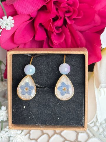 Pendientes Acero Dorado, Calcedonia y Flor «No Me Olvides»