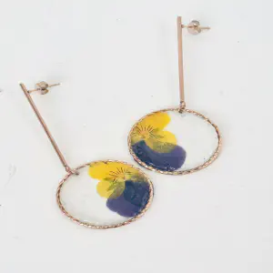 Pendientes Pensamiento Amarillo y Azul — Aro Redondo