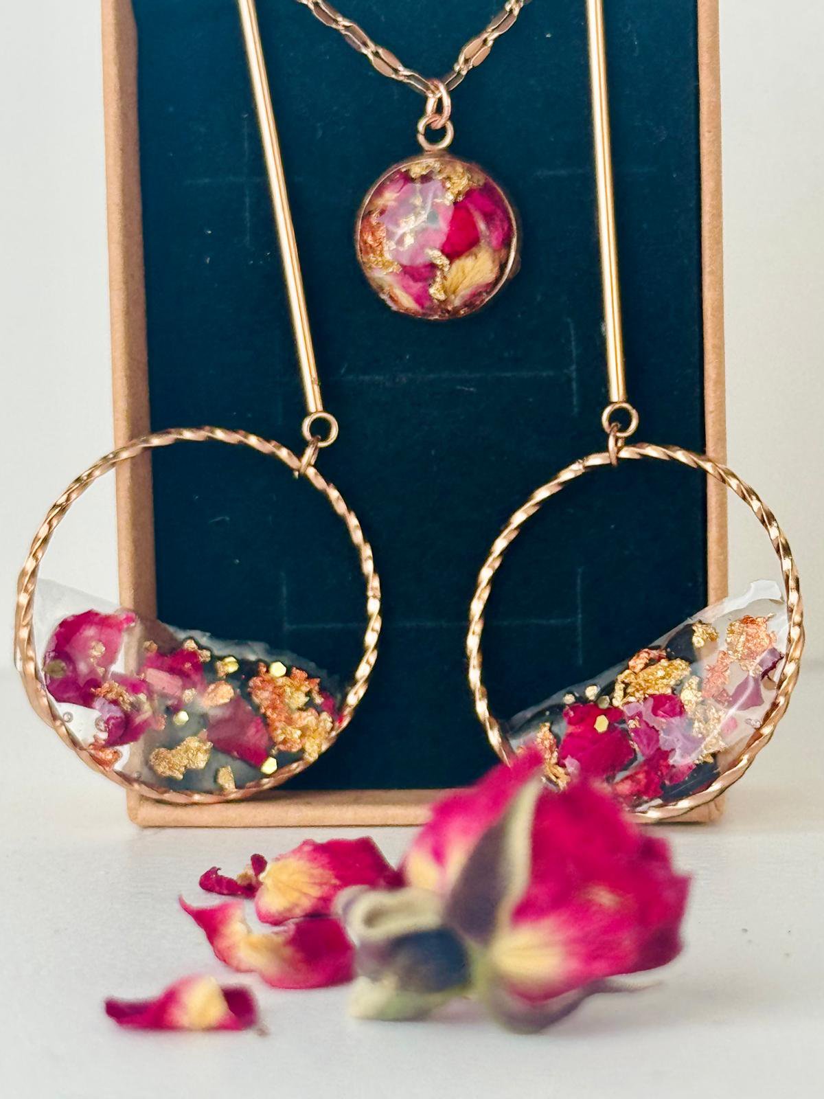 Set Rosa Roja con Pan de Oro — Collar + Pendientes